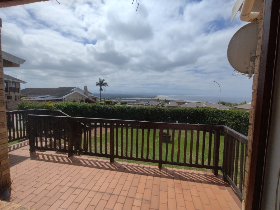 3 Bedroom Property for Sale in Wavecrest Eastern Cape